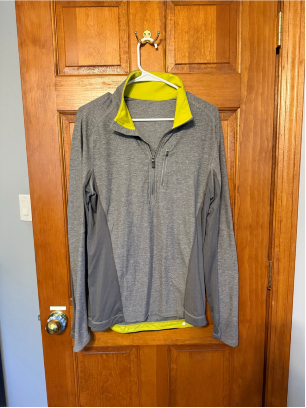 Men's Lululemon 1/2 Zip Pullover Sweatshirt Size M Grey Yellow